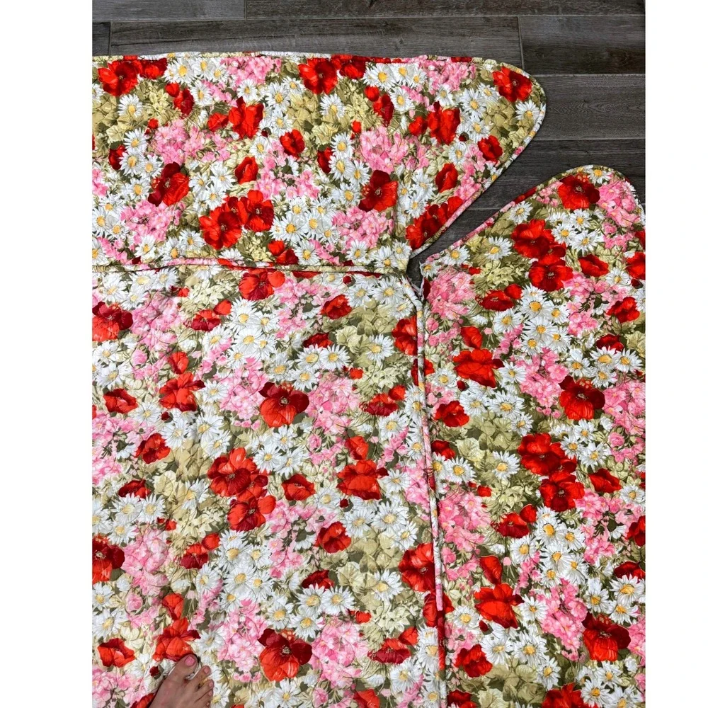 Handmade Quilted Bedspread Womens Red Floral Poppy Daisy Cottagecore Retro Twin